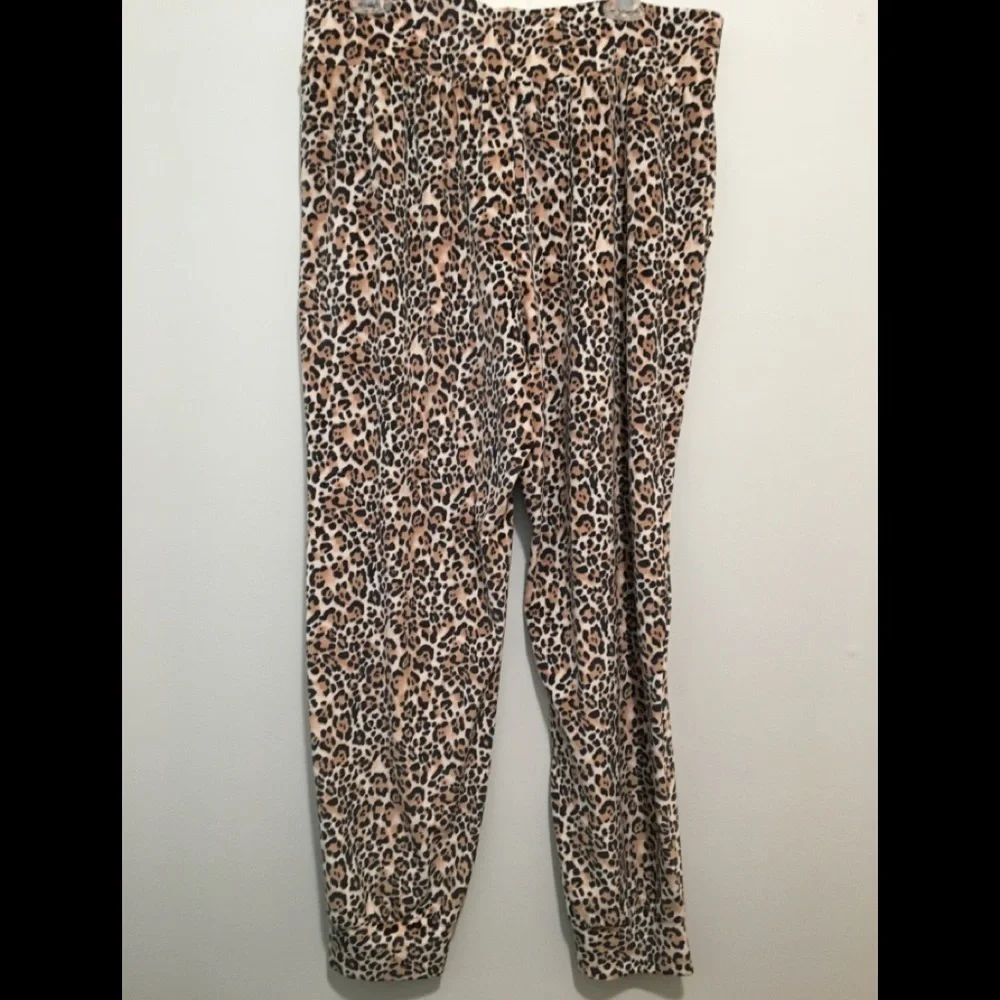 New Victoria's Secret Velour Jogger &. - Picture 10 of 11
